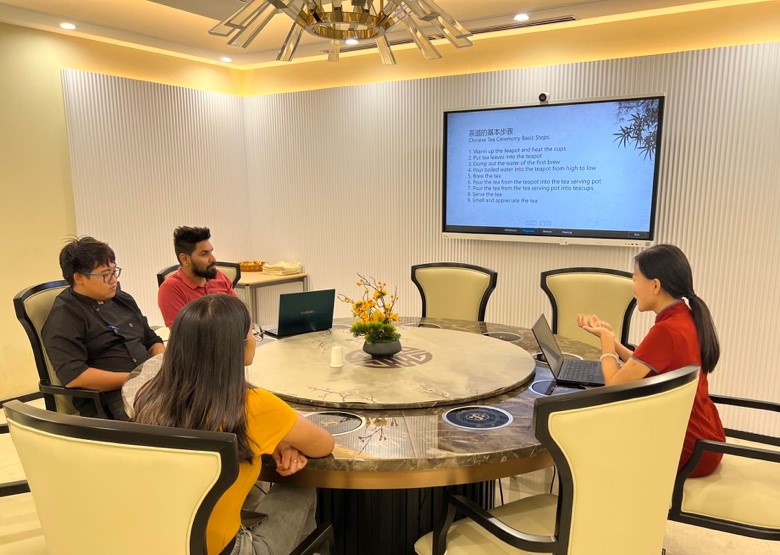 Confucius Institute at University of Mauritius Offers Chinese Tea Culture Training for Mauritian Employees at Huawei Mauritius, Sept 2023